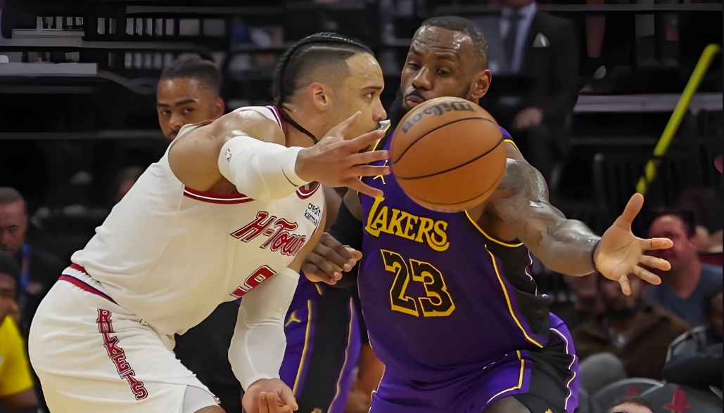 关于美国篮球联赛季后赛战局激烈,各队争夺胜利的信息 关于美国篮球联赛季后赛战局激烈,各队争夺胜利的信息