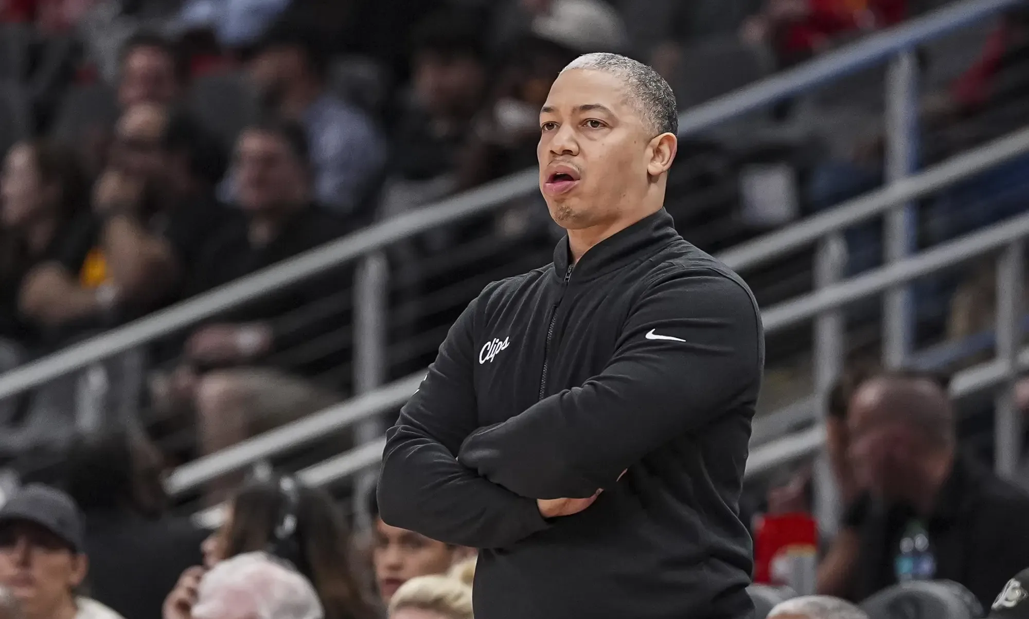 西蒙斯现身欧洲训练状况引发外界关注的简单介绍