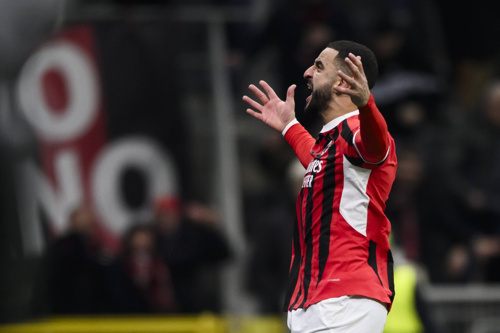 红黑军团再次挑战亚洲豪门，胜利在望(蓝黑军团也抢在红黑军团之前绣上第二颗星)