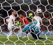 五次射门三球入网，强队毫不留情取胜