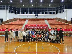 比赛进入白热化阶段，双方队伍势均力敌